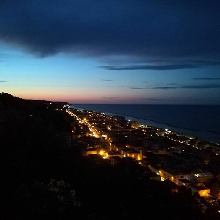 ホテル Castello - Solo Pernotto クプラ・マリッティマ エクステリア 写真